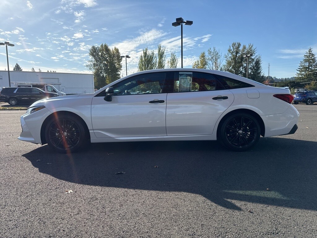 2022 Toyota Avalon Hybrid XSE photo 4