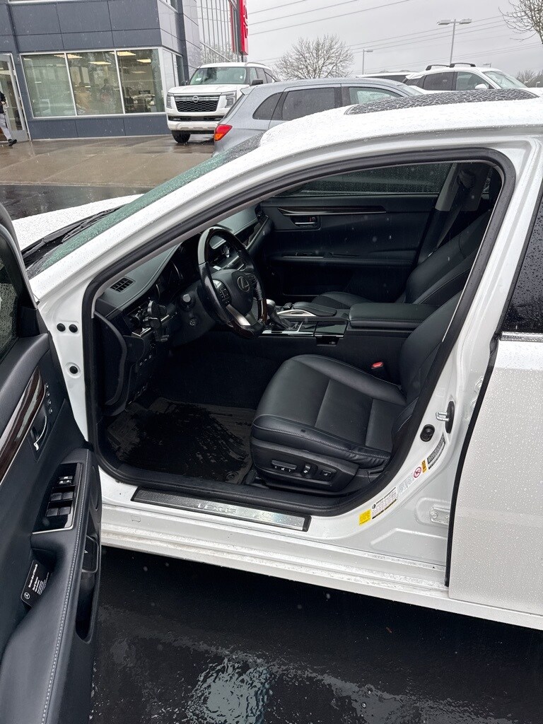 2016 Lexus ES 350 photo 2