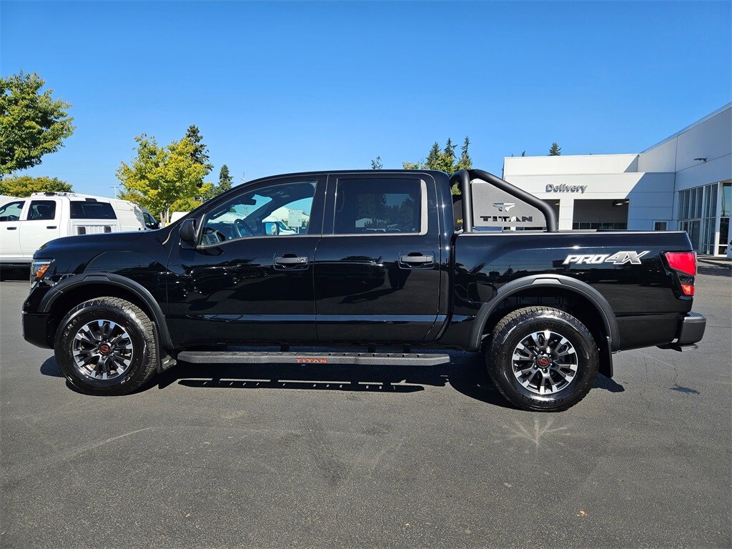 2024 Nissan Titan PRO-4X photo 3