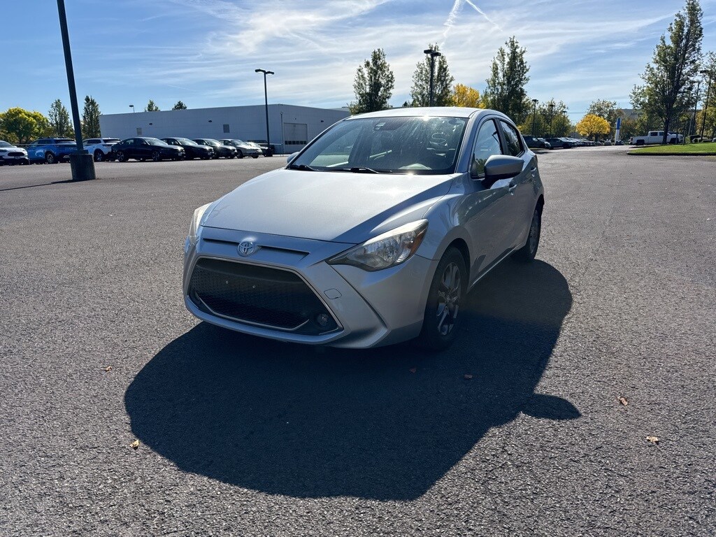 2020 Toyota Yaris LE photo 2