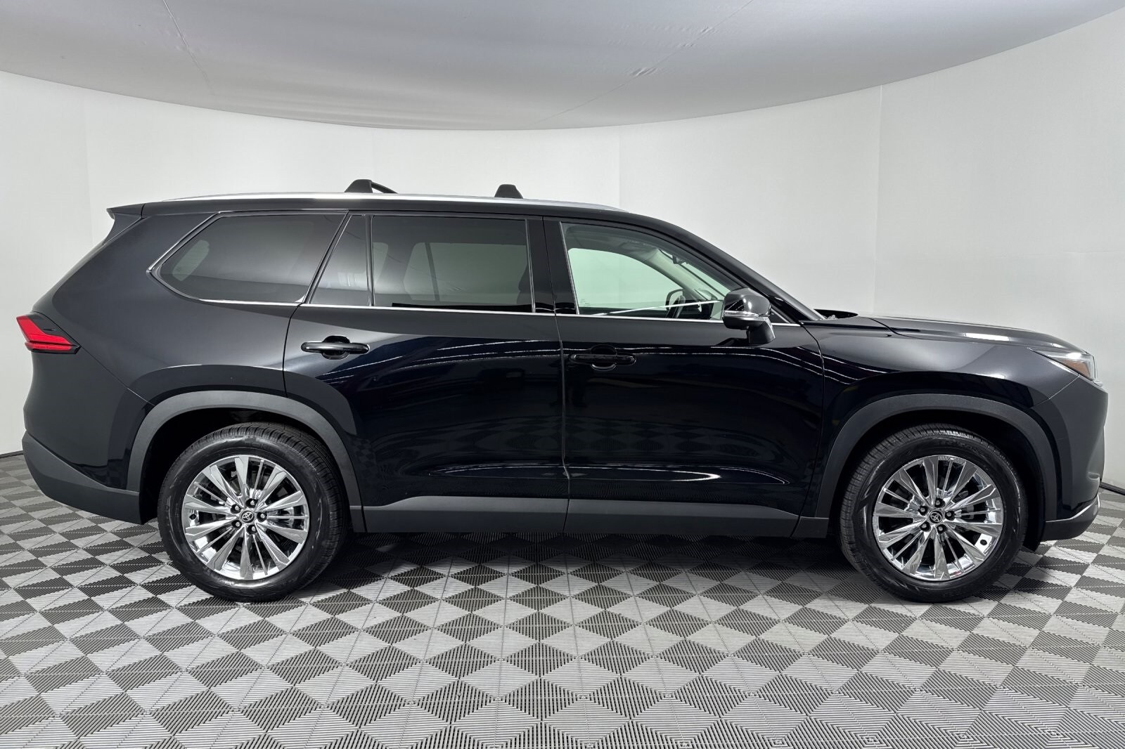 2024 Toyota Grand Highlander Platinum photo 3