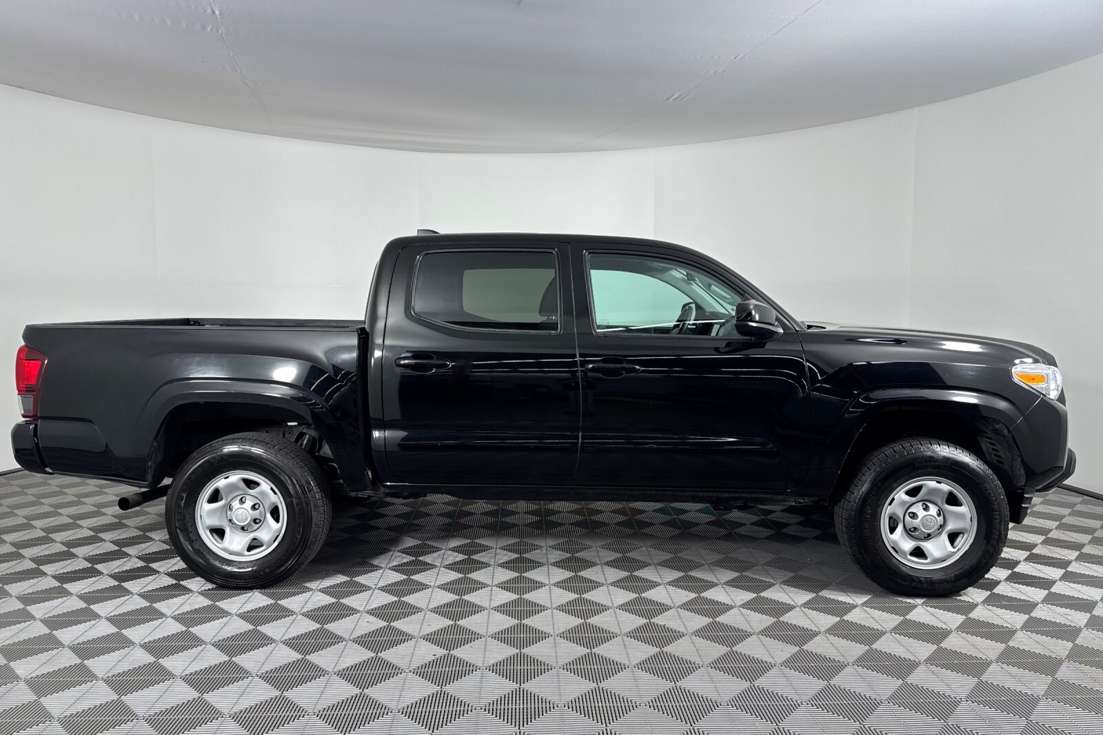 2023 Toyota Tacoma SR5 photo 3