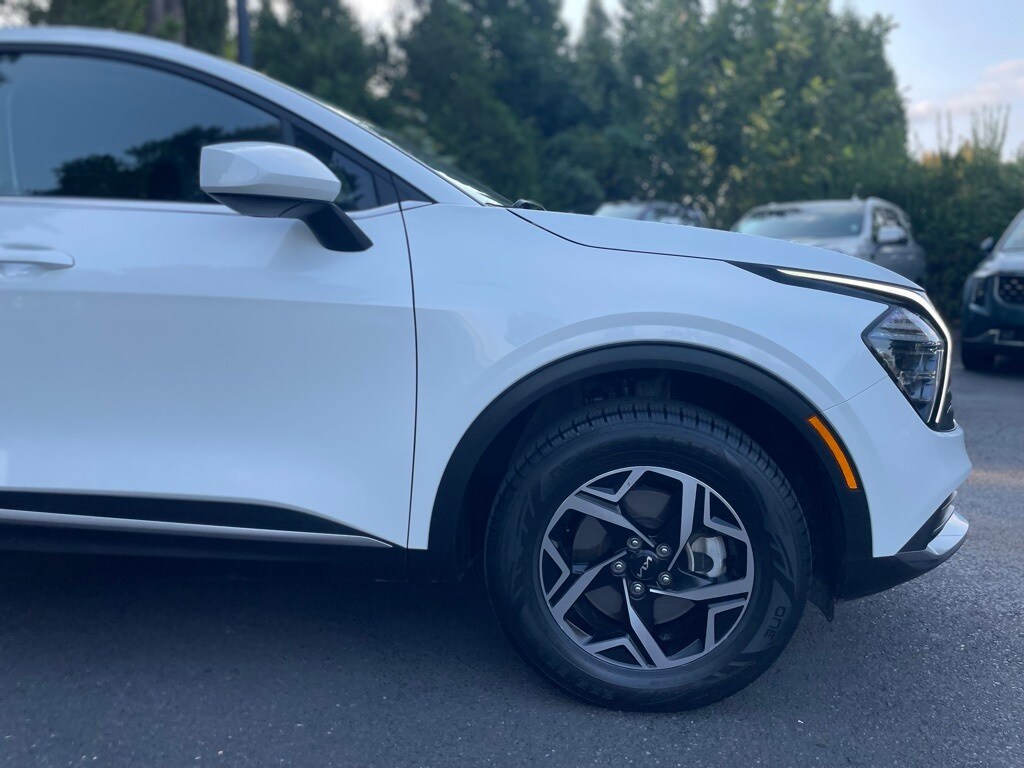 2024 Kia Sportage LX photo 2