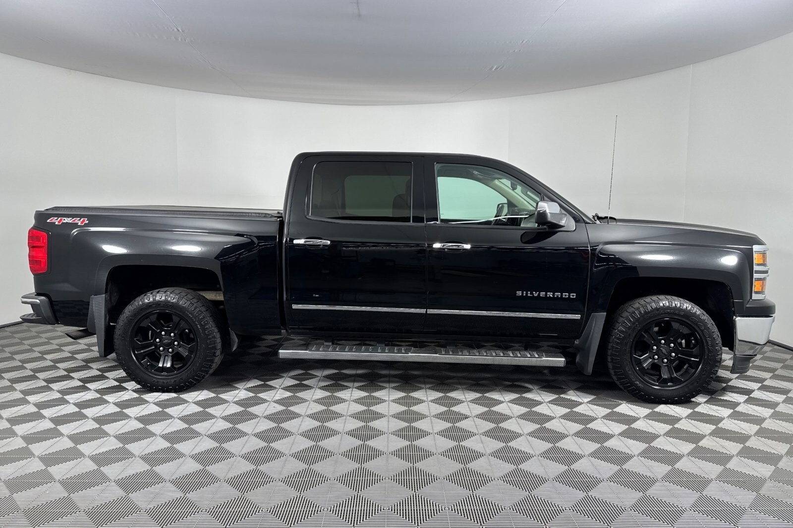 2014 Chevrolet Silverado 1500 LTZ photo 3
