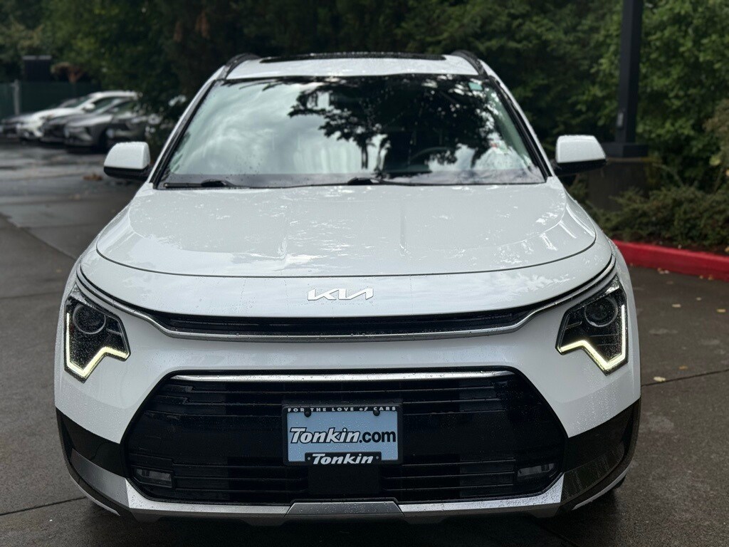 2023 Kia Niro EX Touring photo 2