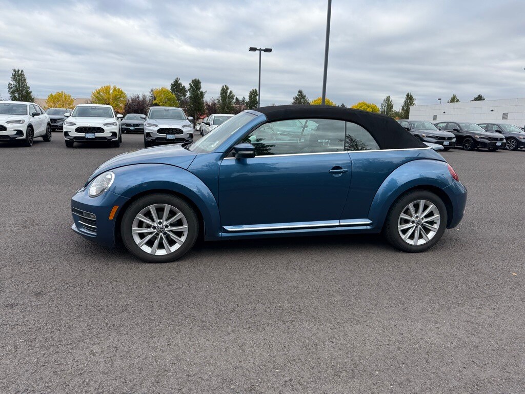 2017 Volkswagen Beetle Convertible photo 4