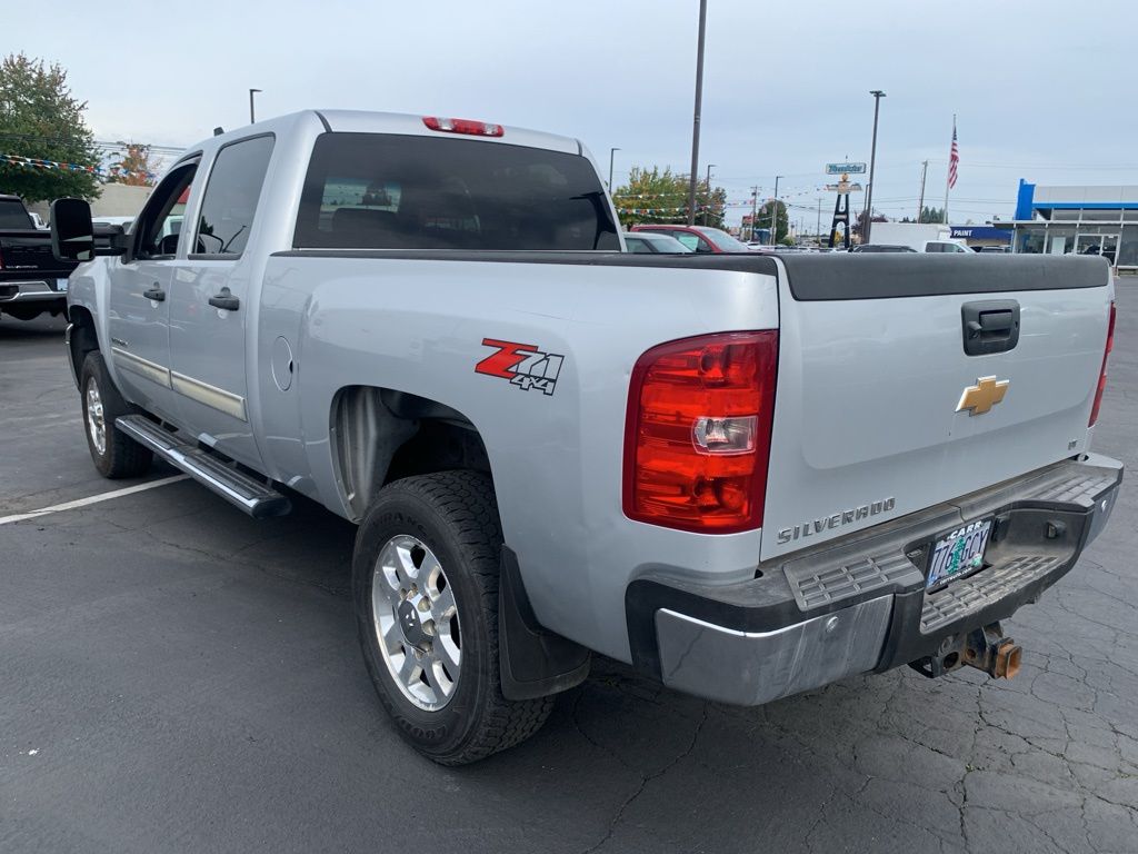 2013 Chevrolet Silverado 2500HD LT photo 2