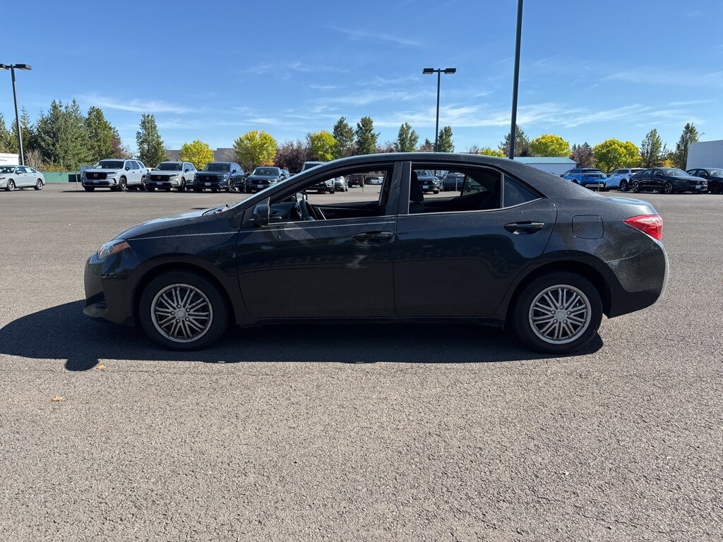 2017 Toyota Corolla L photo 3