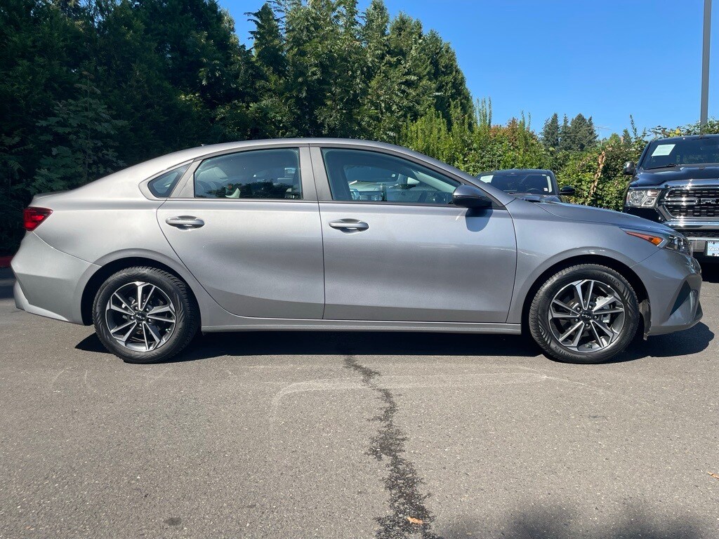 2024 Kia Forte LXS photo 3
