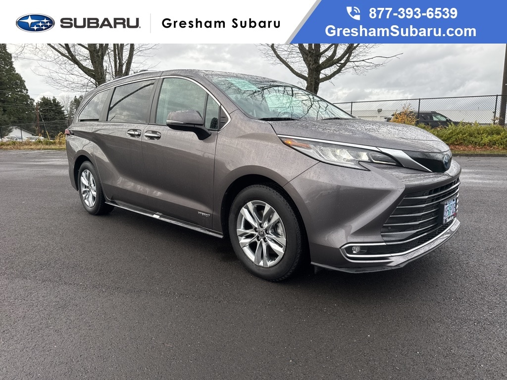 2021 Toyota Sienna Limited's photo