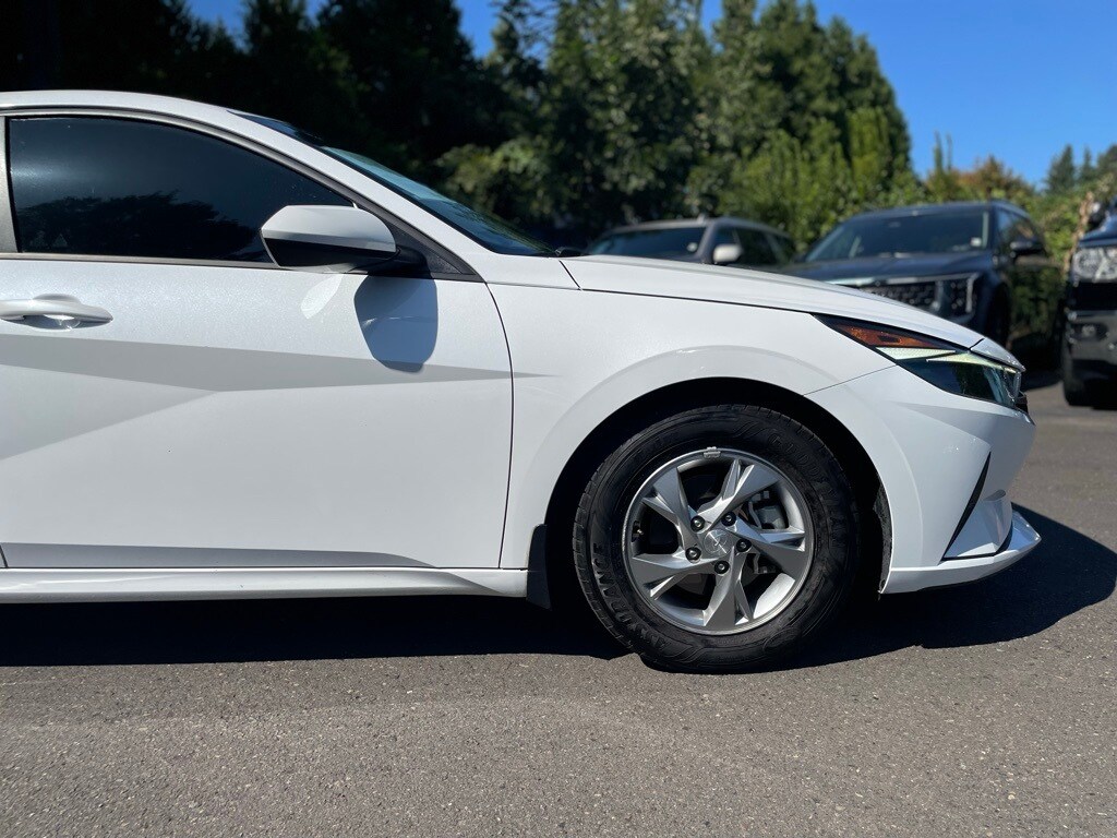 2022 Hyundai Elantra SE photo 2