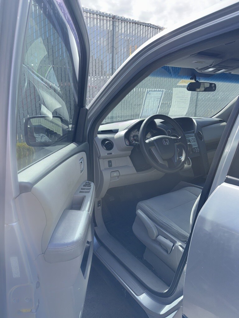 2011 Honda Pilot LX photo 3