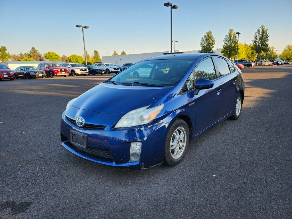 2010 Toyota Prius Three photo 2