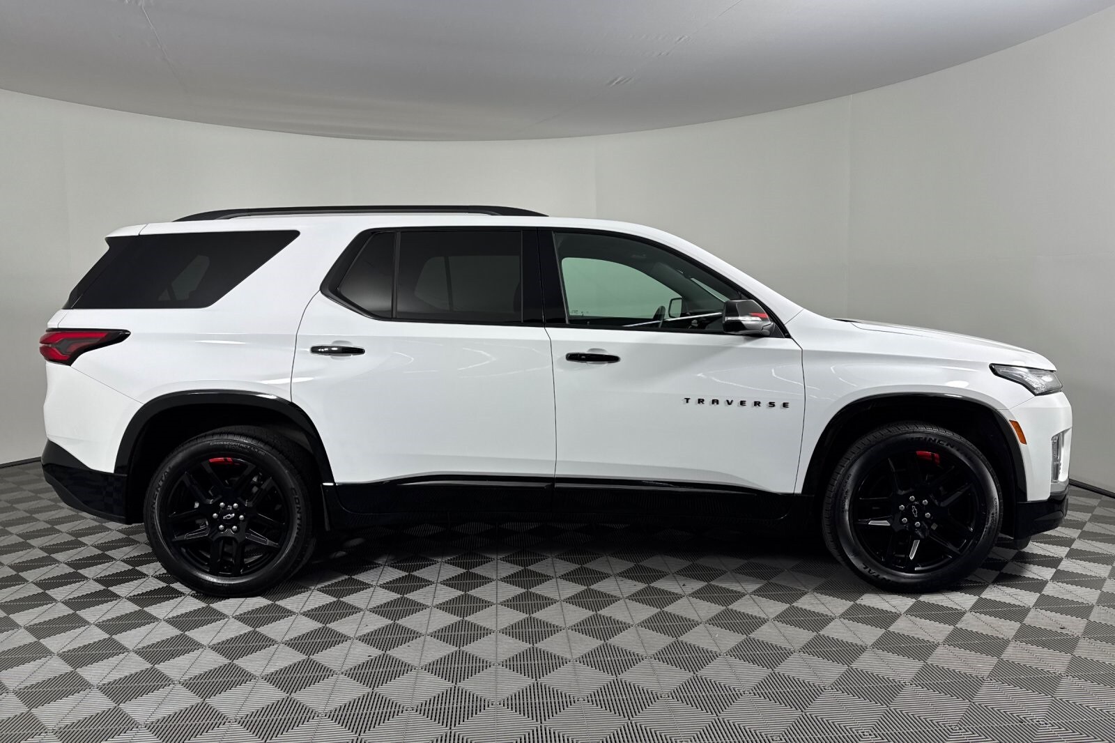 2024 Chevrolet Traverse Premier photo 3