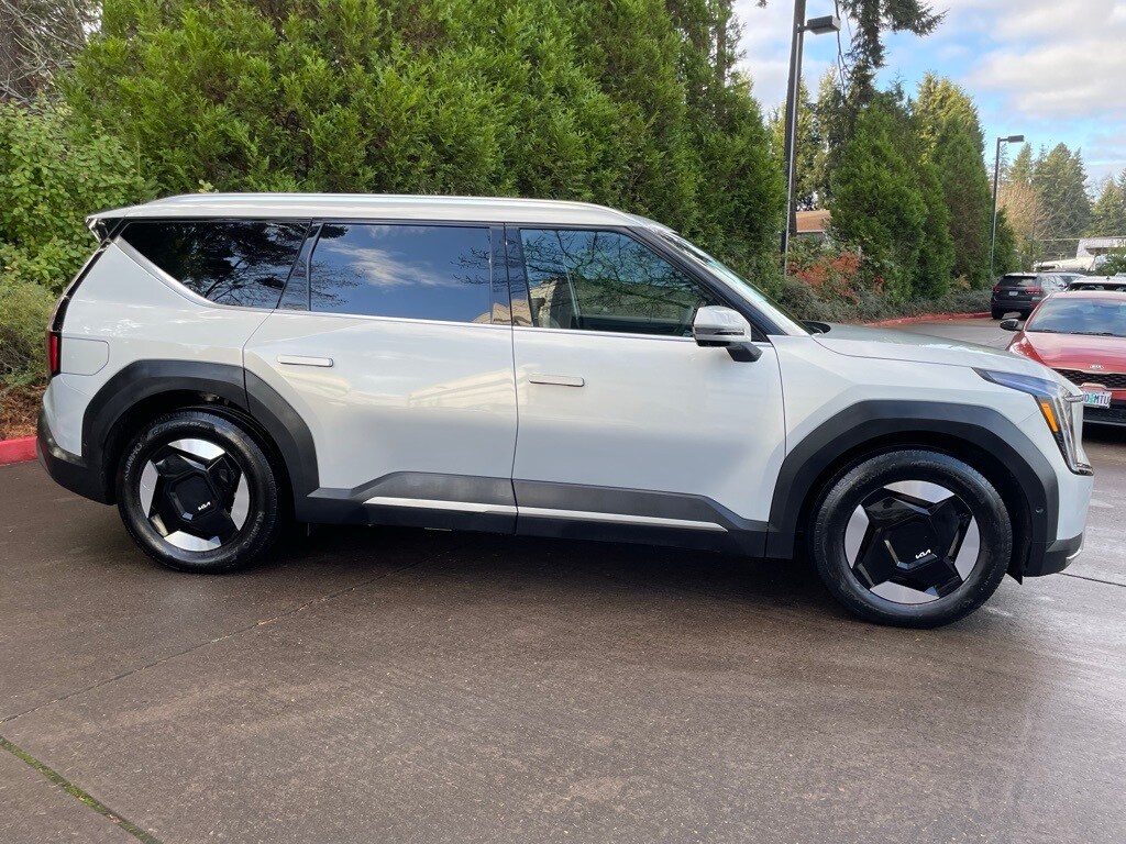 2026 Kia EV9 Wind photo 3