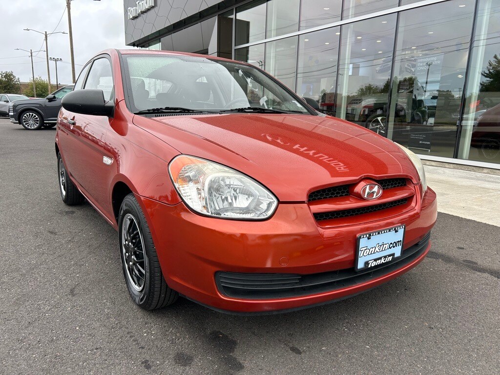 2008 Hyundai Accent GS photo 2