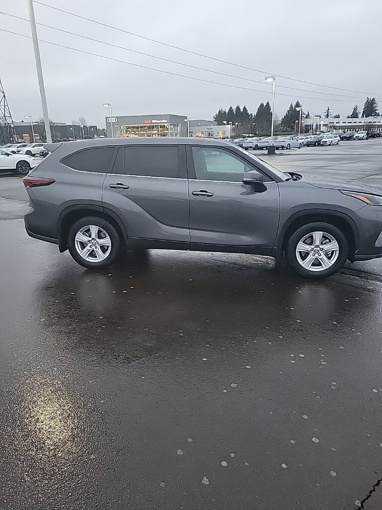 2024 Toyota Highlander photo 4