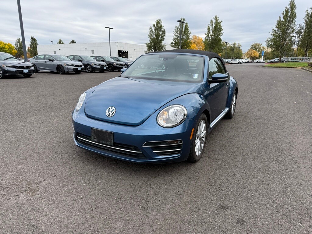 2017 Volkswagen Beetle Convertible photo 3