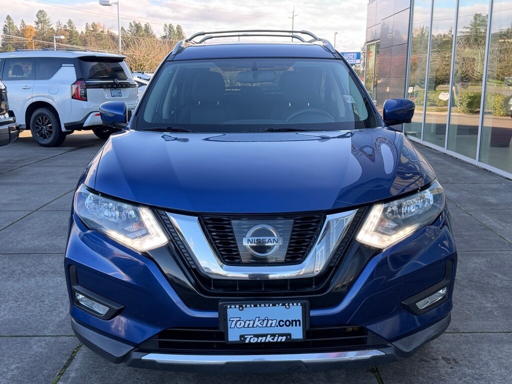 2017 Nissan Rogue SV photo 3