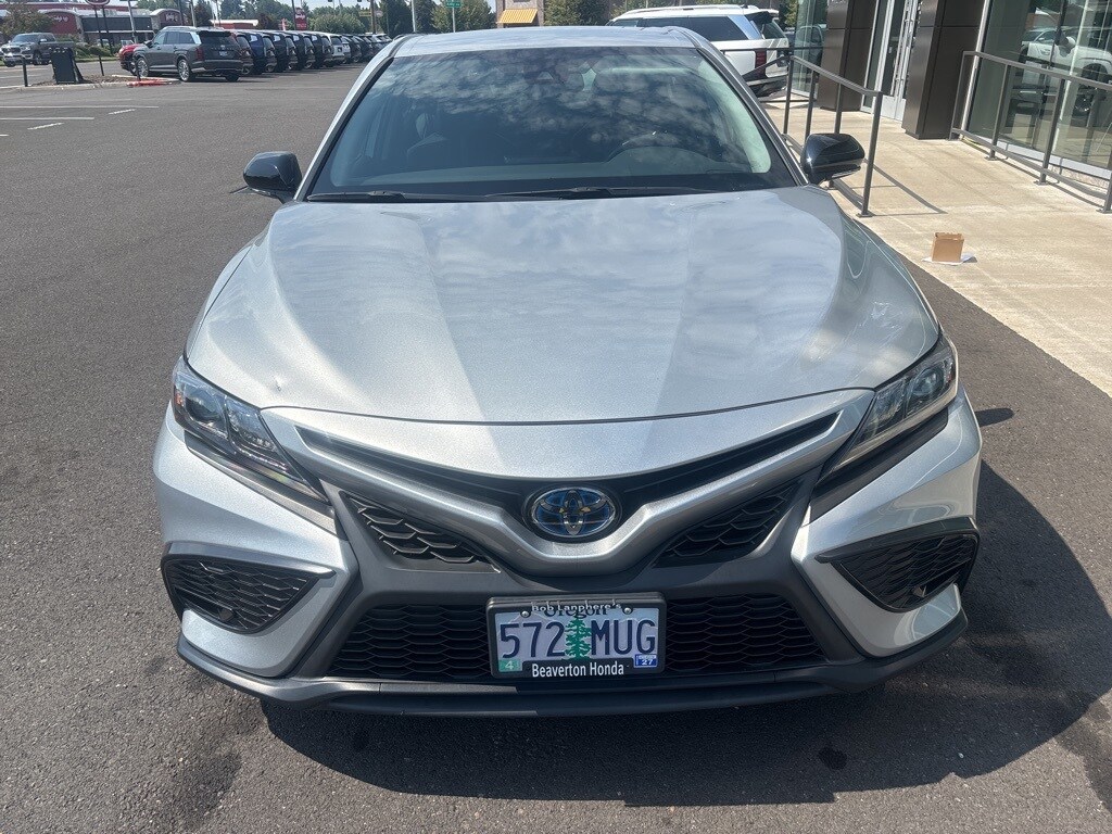 2022 Toyota Camry Hybrid SE photo 3