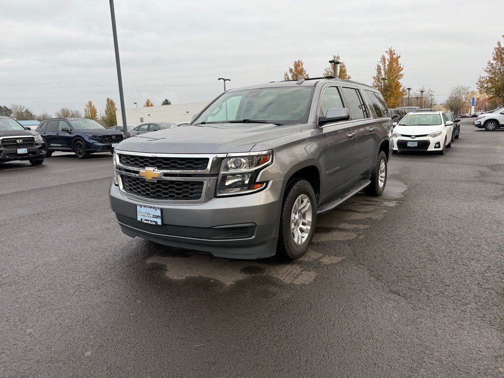 2020 Chevrolet Suburban LT photo 3