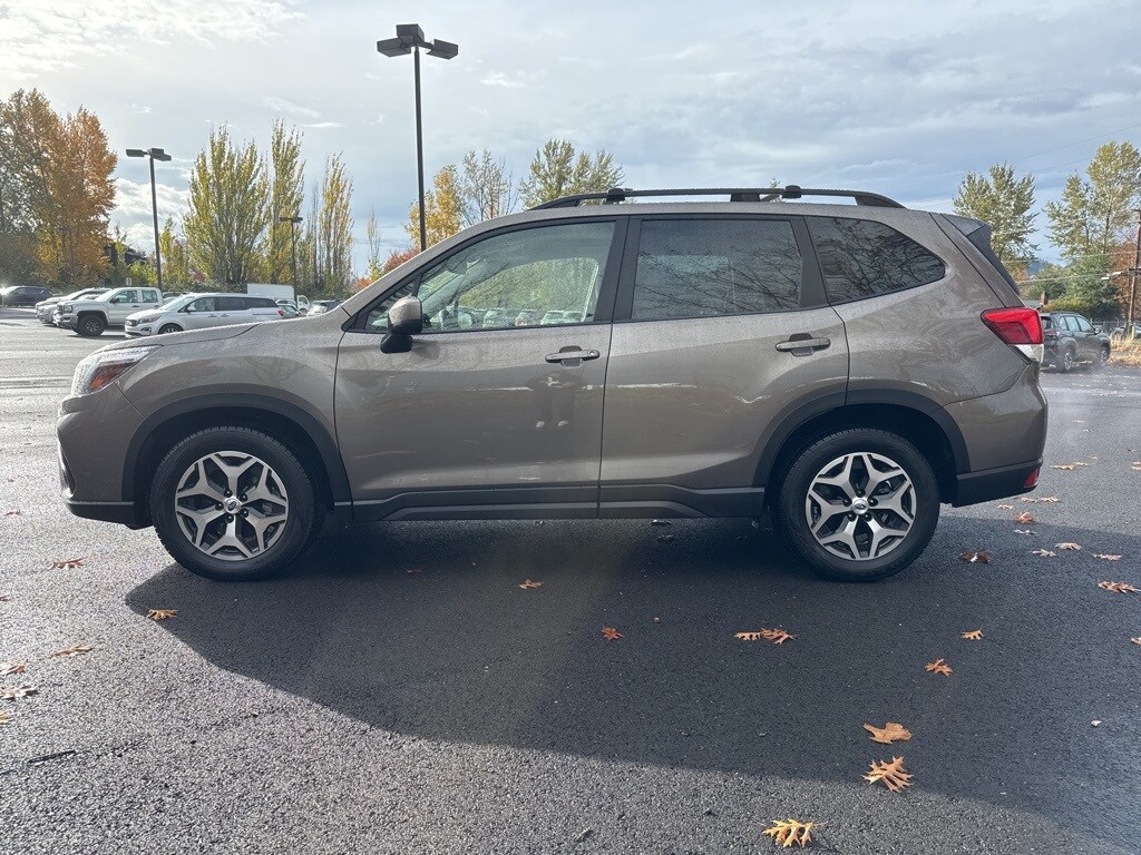 2021 Subaru Forester Premium photo 3