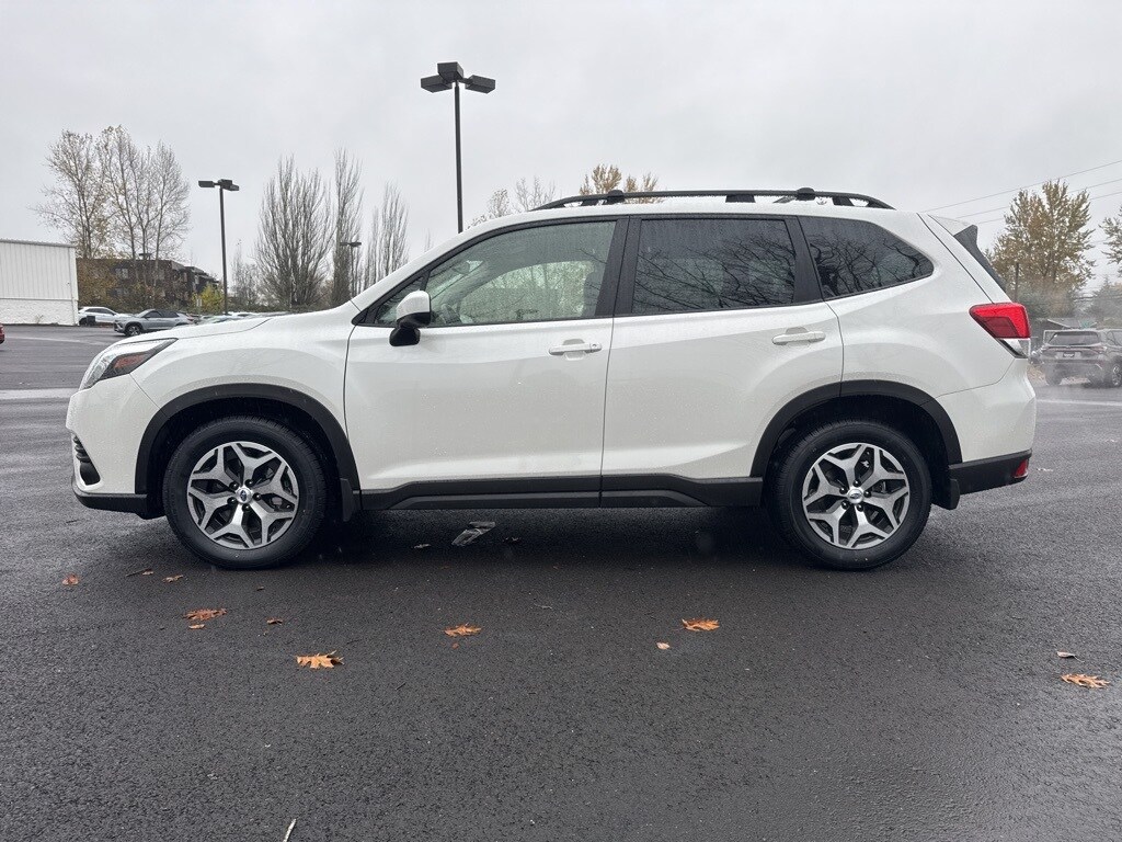 2022 Subaru Forester Premium photo 4