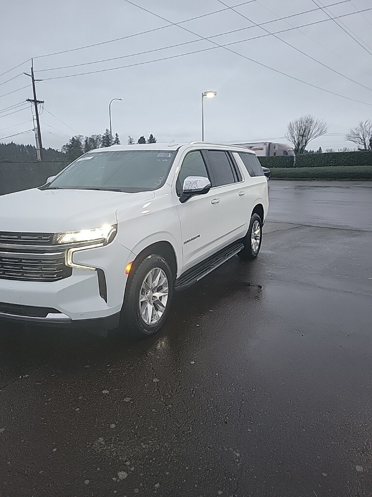 2023 Chevrolet Suburban Premier photo 2