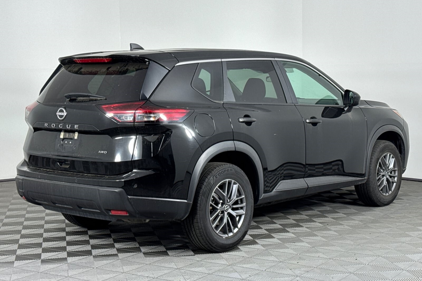2024 Nissan Rogue S photo 2