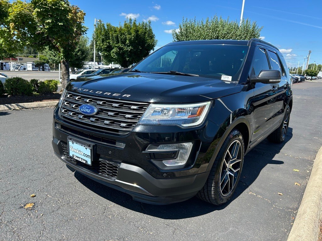 2017 Ford Explorer XLT photo 4