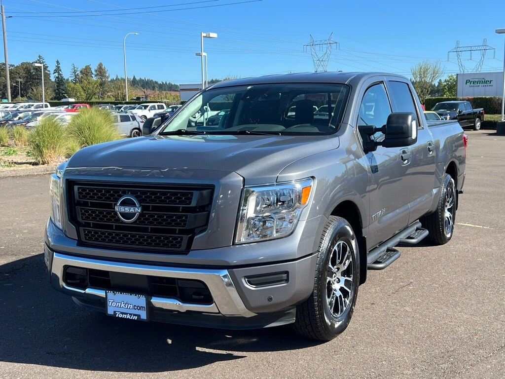 2023 Nissan Titan SV photo 2