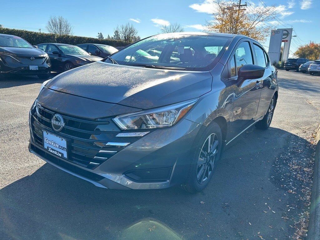 2024 Nissan Versa 1.6 SV photo 3