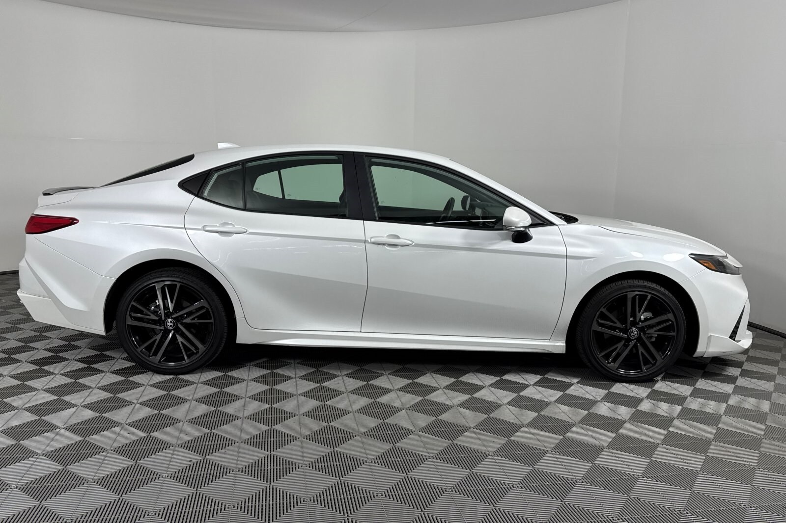 2025 Toyota Camry XSE photo 2