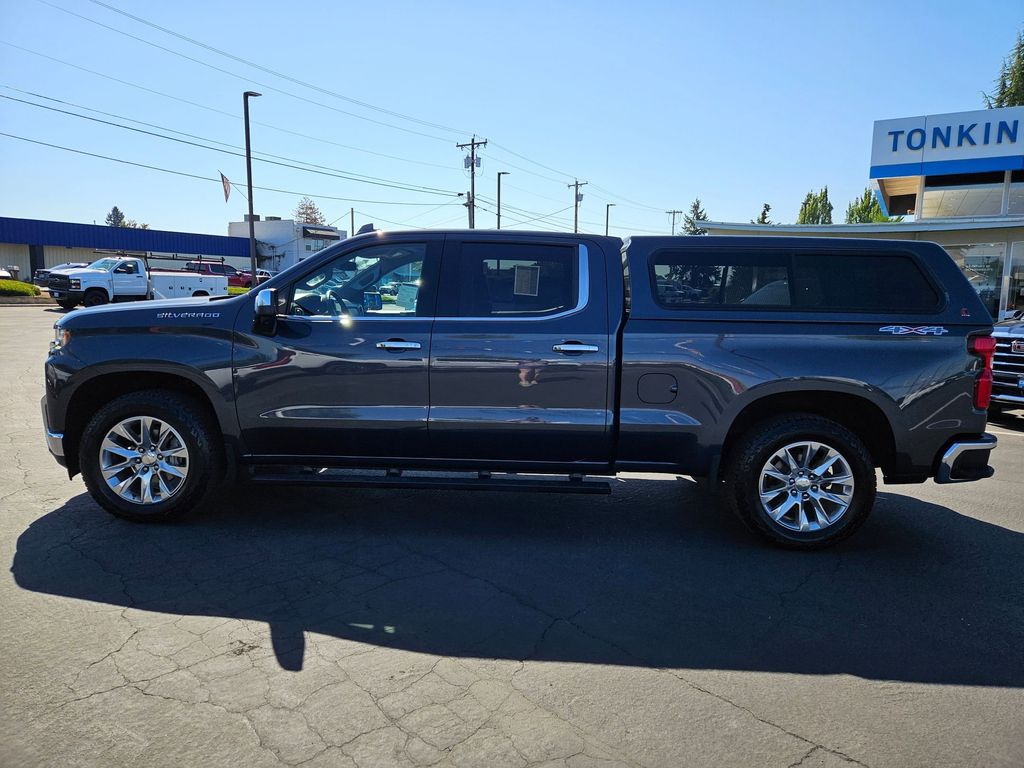 2022 Chevrolet Silverado 1500 LTZ photo 2