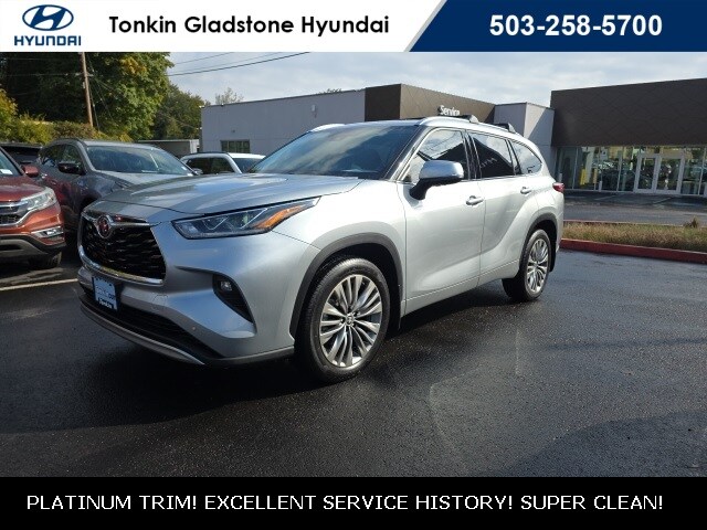 2020 Toyota Highlander Platinum photo 2