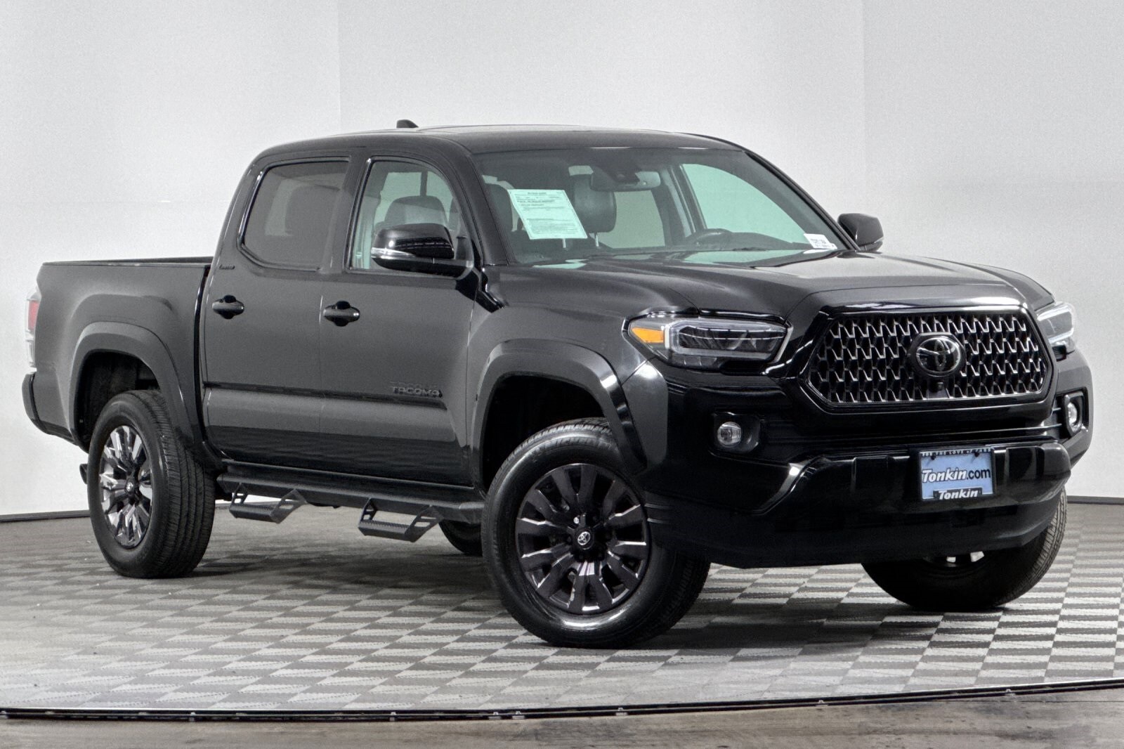 2023 Toyota Tacoma Limited V6 photo 2