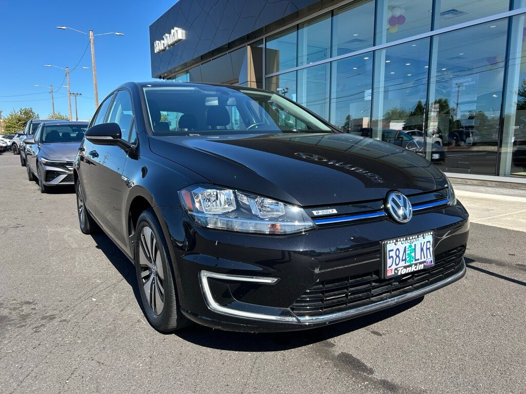 2019 Volkswagen e-Golf SE photo 2