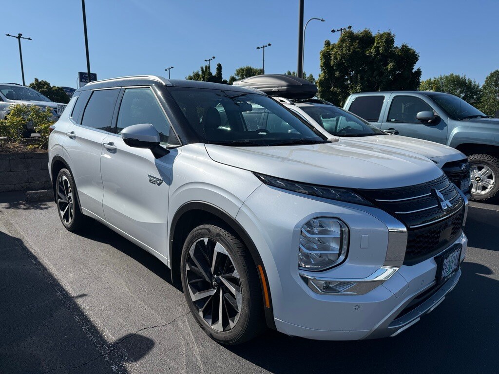 2023 Mitsubishi Outlander PHEV SEL photo 3