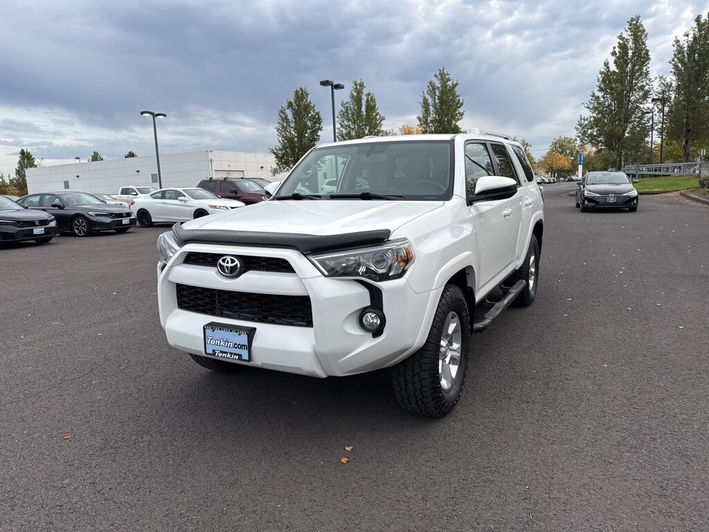 2017 Toyota 4Runner SR5 photo 3