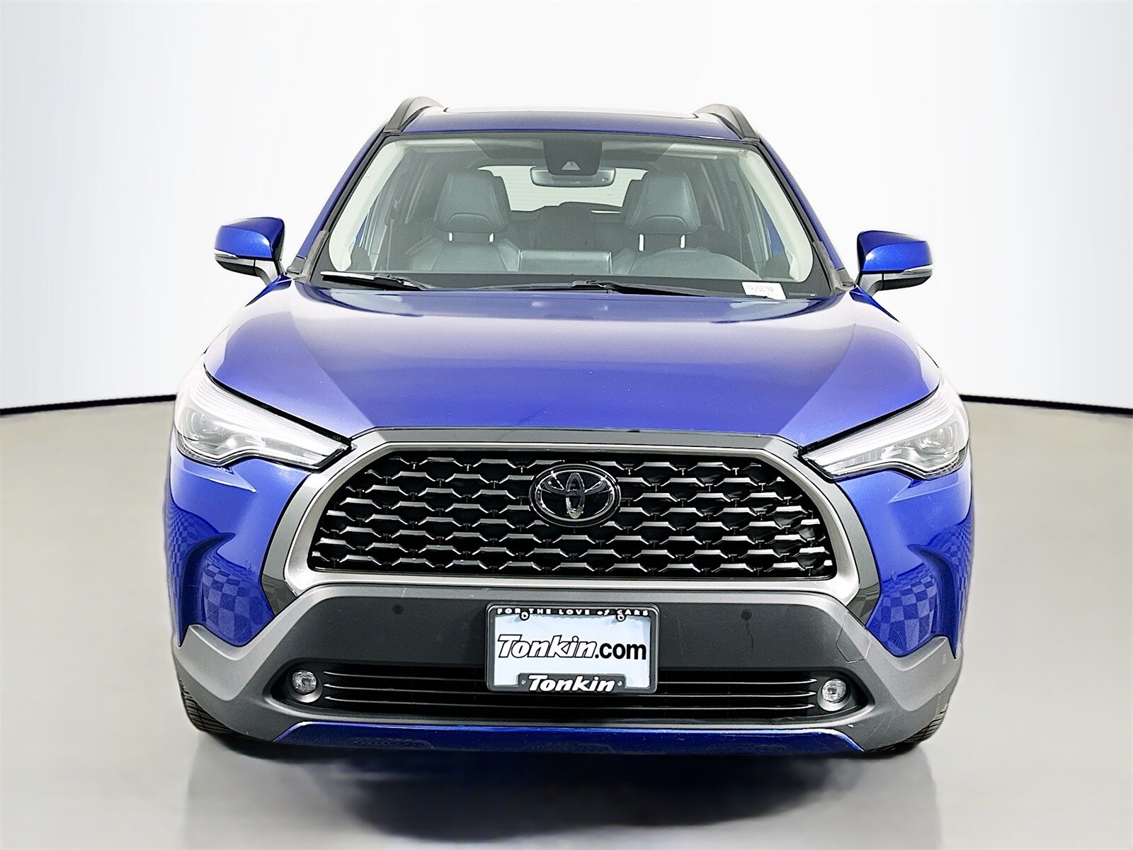 2022 Toyota Corolla Cross XLE photo 2