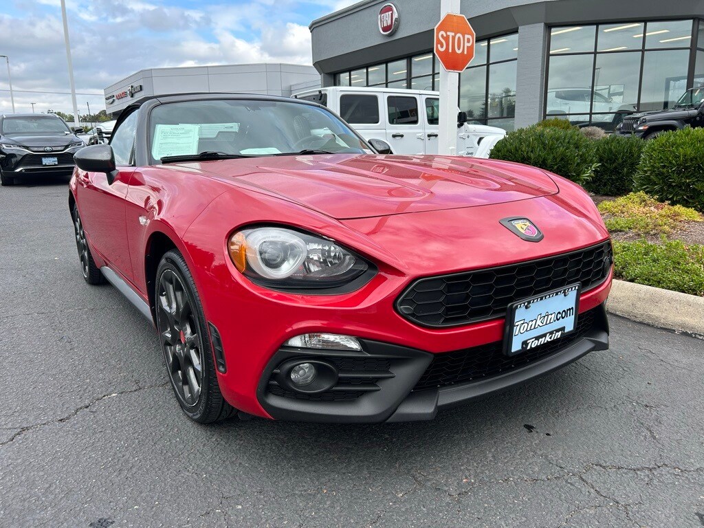 2017 Fiat 124 Spider Abarth photo 2