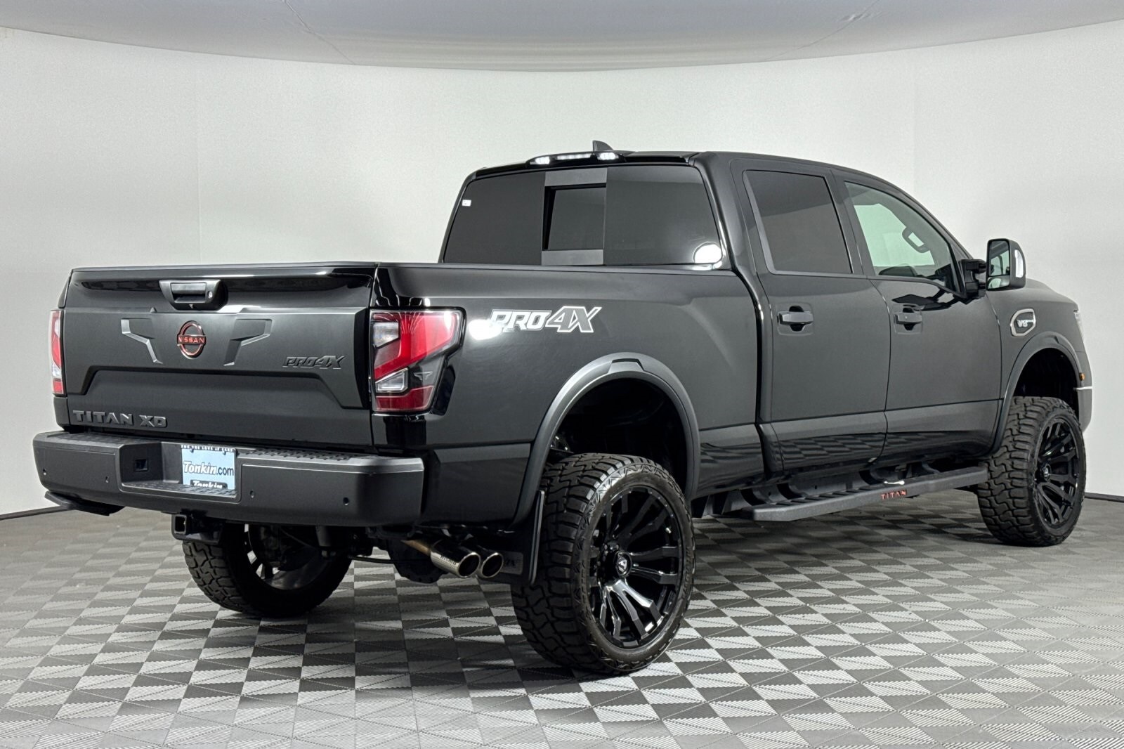 2023 Nissan Titan PRO-4X photo 4