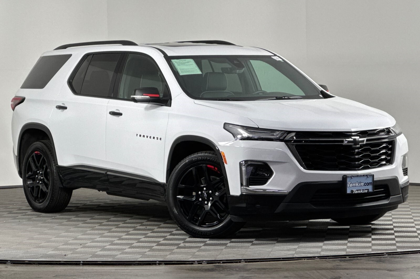2024 Chevrolet Traverse Premier photo 2