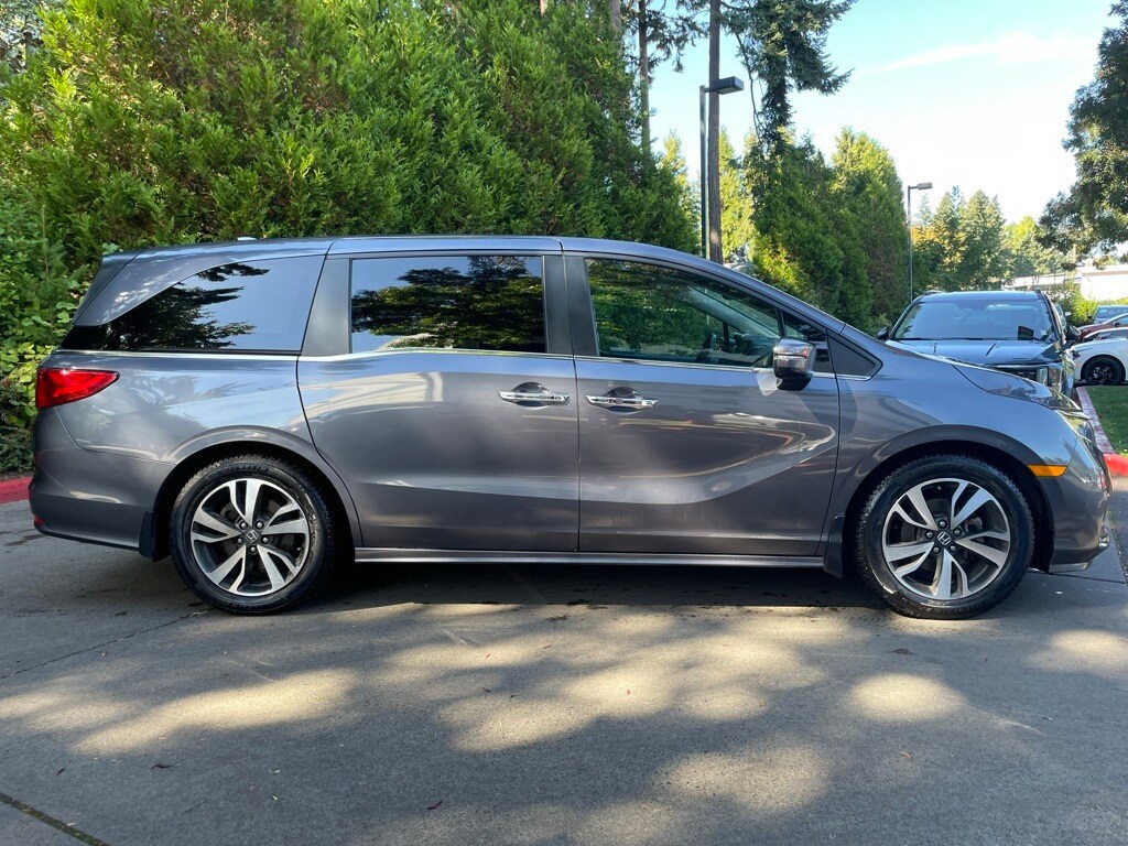 2021 Honda Odyssey Touring photo 3