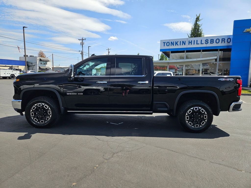 2024 Chevrolet Silverado 3500HD LTZ photo 3
