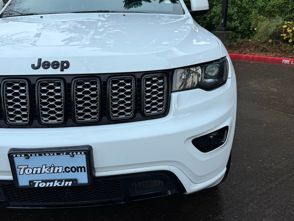 2018 Jeep Grand Cherokee Altitude photo 3