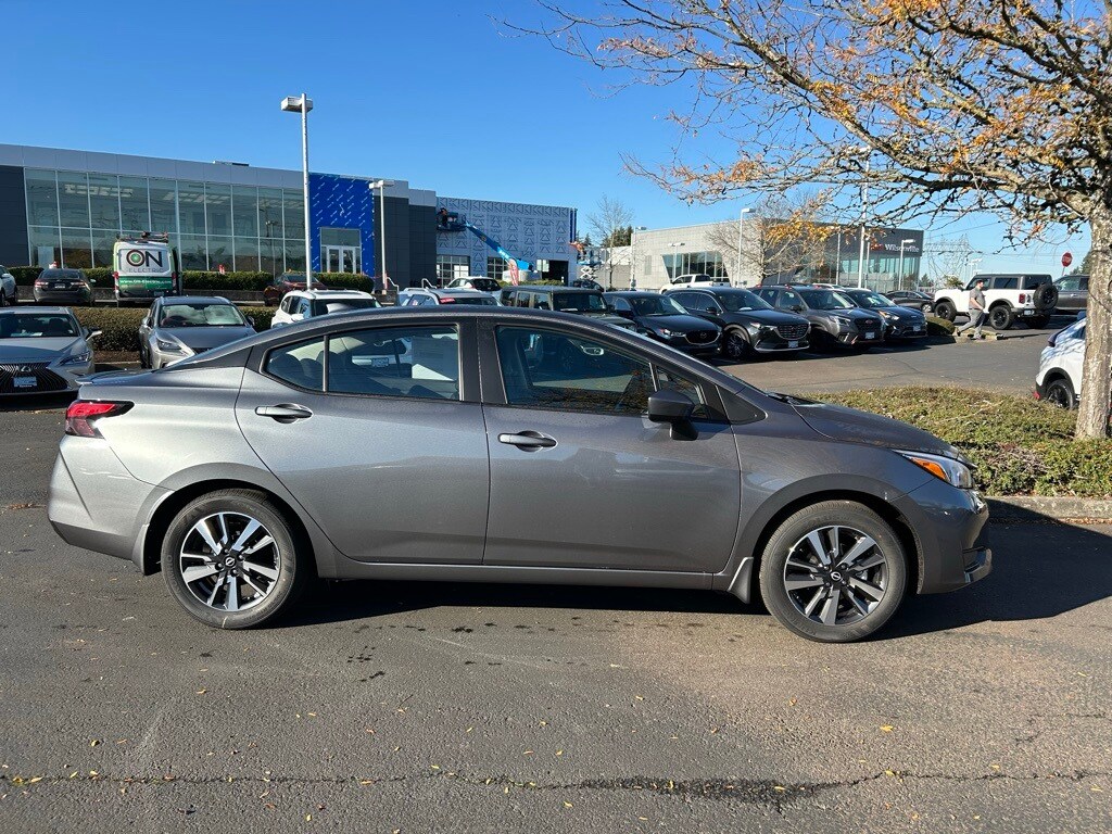 2024 Nissan Versa 1.6 SV photo 4