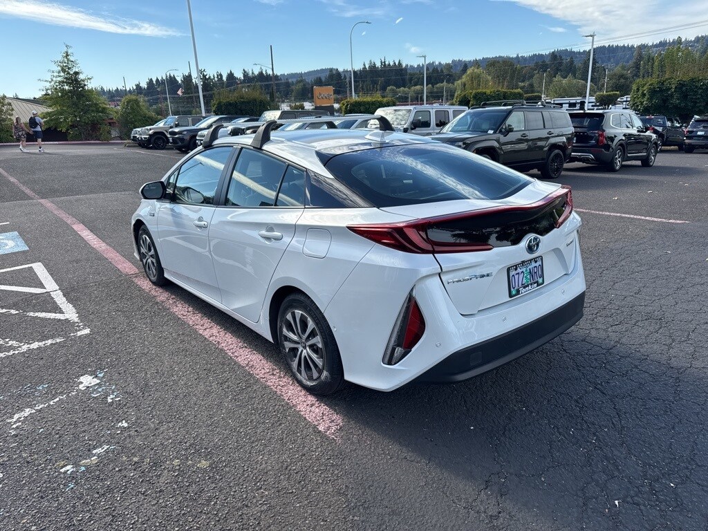 2022 Toyota Prius Prime Limited photo 3