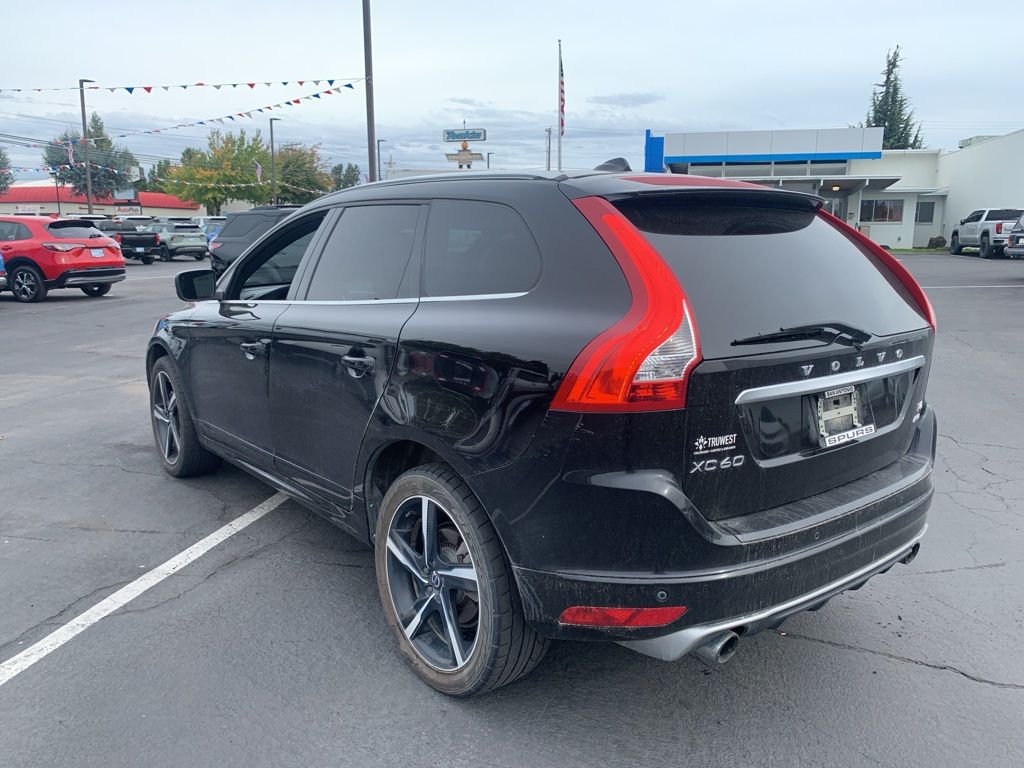2016 Volvo XC60 T6 Drive-E R-Design photo 2