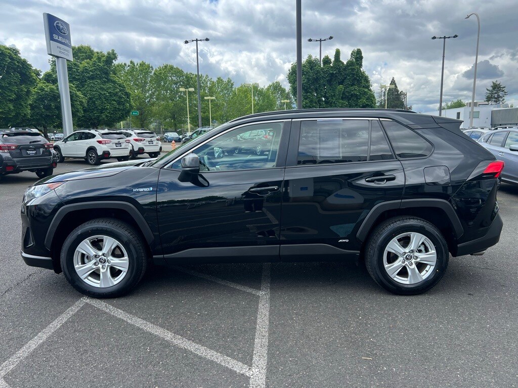2020 Toyota RAV4 Hybrid LE photo 4